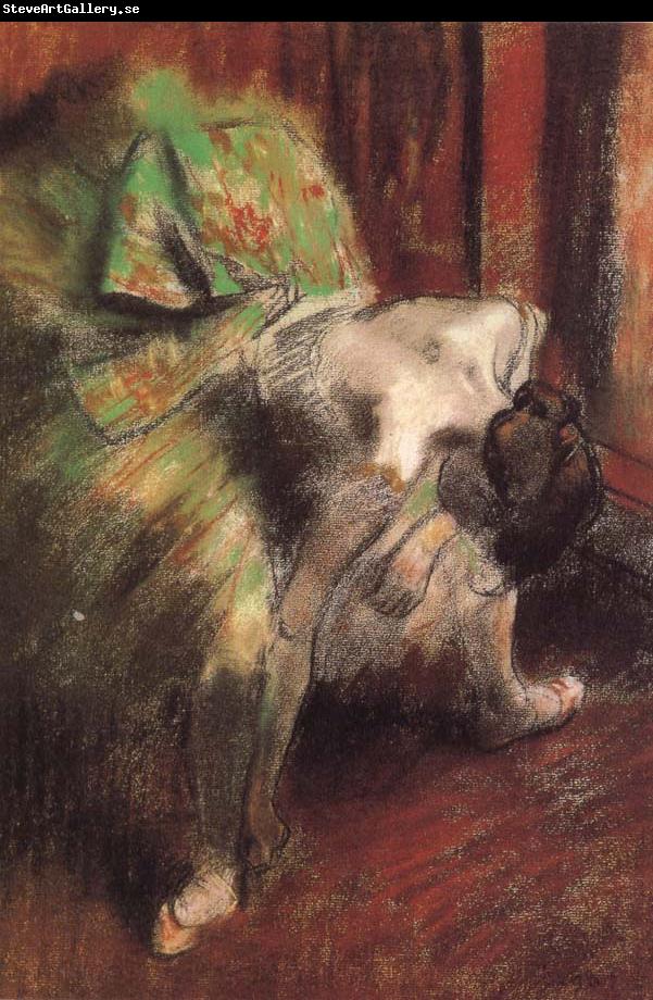 Edgar Degas woman witb a gren iutu